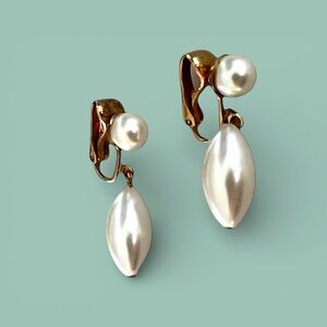 VINTAGE 1950s Faux Pearl Clip Earrings JUDY LEE label from a private collection